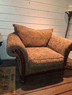 Vintage Accent Chair / Traditional Armchair
