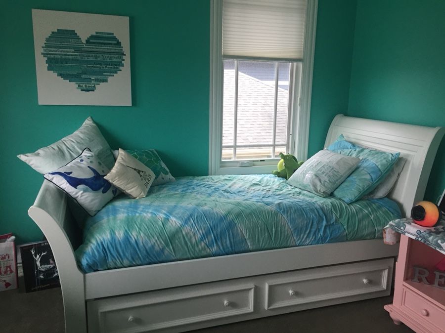 Stanley Young America White Twin Sleigh Bed with Trundle
