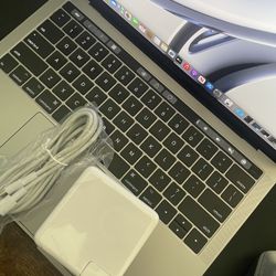 Apple MacBook Pro 2017 256Gb