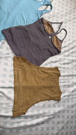 Lululemon Tank Top $18 Each Cada Una