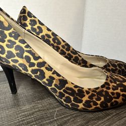 Like New Bandolino Women’s 8.5 / Men’s 7 Leopard Print 3 Inch Heels Stilettos 