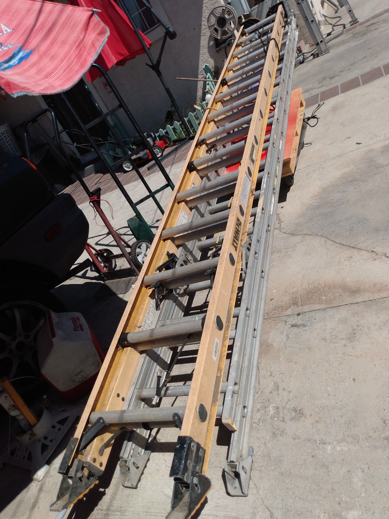 28 ft dewolt fiberglass ext ladder