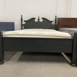 BED FRAME QUEEN SIZE 🚚🚚DELIVERY AVAILABLE🚚🚚