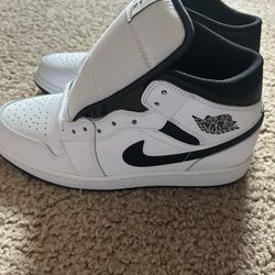 Men’s World Jordan 1’s Mids 