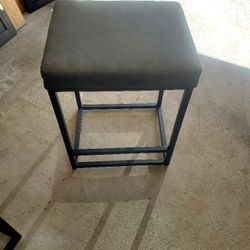 4 Chairs with foot rests and comfortable coushions 