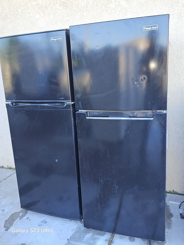 I Have 2 Small Refrigerators Magic Chef Working Perfectly Fine I Can Deliver To You 90 Days Warranty 255 Each