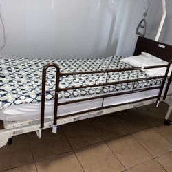Hospital Bed / Electric 