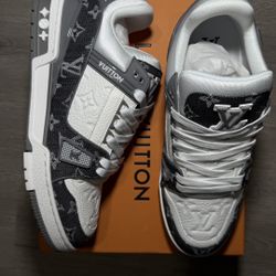 LV Shoe size (9us) Men