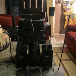 3 Bose subwoofers 2 receivers 3dvds players 5 singles Bose speakers 4 dobles Bose speakers 6 stands plus 2 small doble Bose speakers one niles