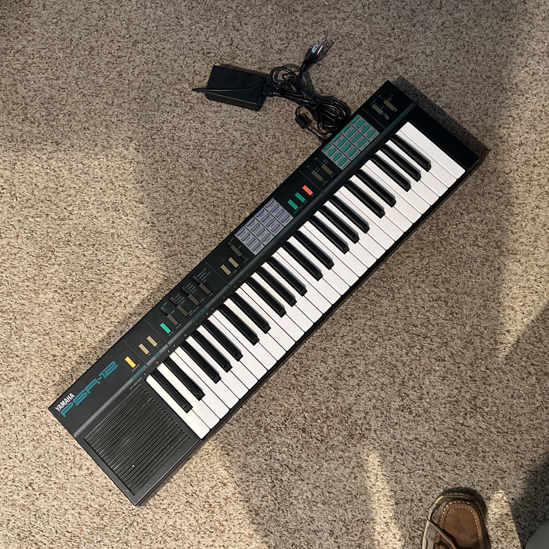 Yamaha PSR-12 Piano Keyboard With Power Adapter