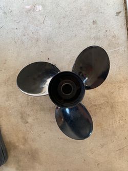 Bayliner boat propeller replaced semi new to a better one