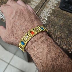 A BEAUTIFUL MEN'S STAINLESS STEEL GOLD PLATED WITH COLORFUL STONES SIZE 8.5 INCH