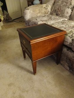 End table/checkers and backgammon game