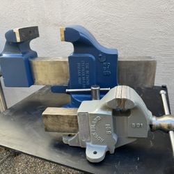 1940s SIMPLEX  VISE 160 LBS WEIGHT HEAVY DUTY AND  ROCK ISLAND 591