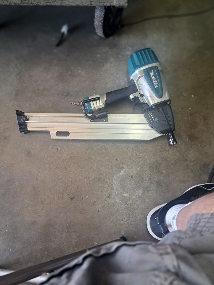 Makital Air Nailer