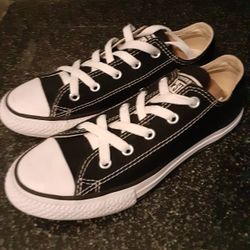 Converse womens 7.5 Like new 