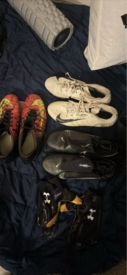 3 pair of used Cleats Nike + UA gloves 10&1/2