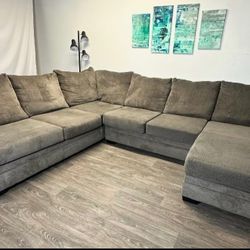 Big Gray Sectional Couch (Can Deliver) 
