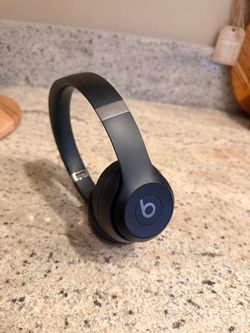 LIKE NEW! Beats Solo4 Headphones