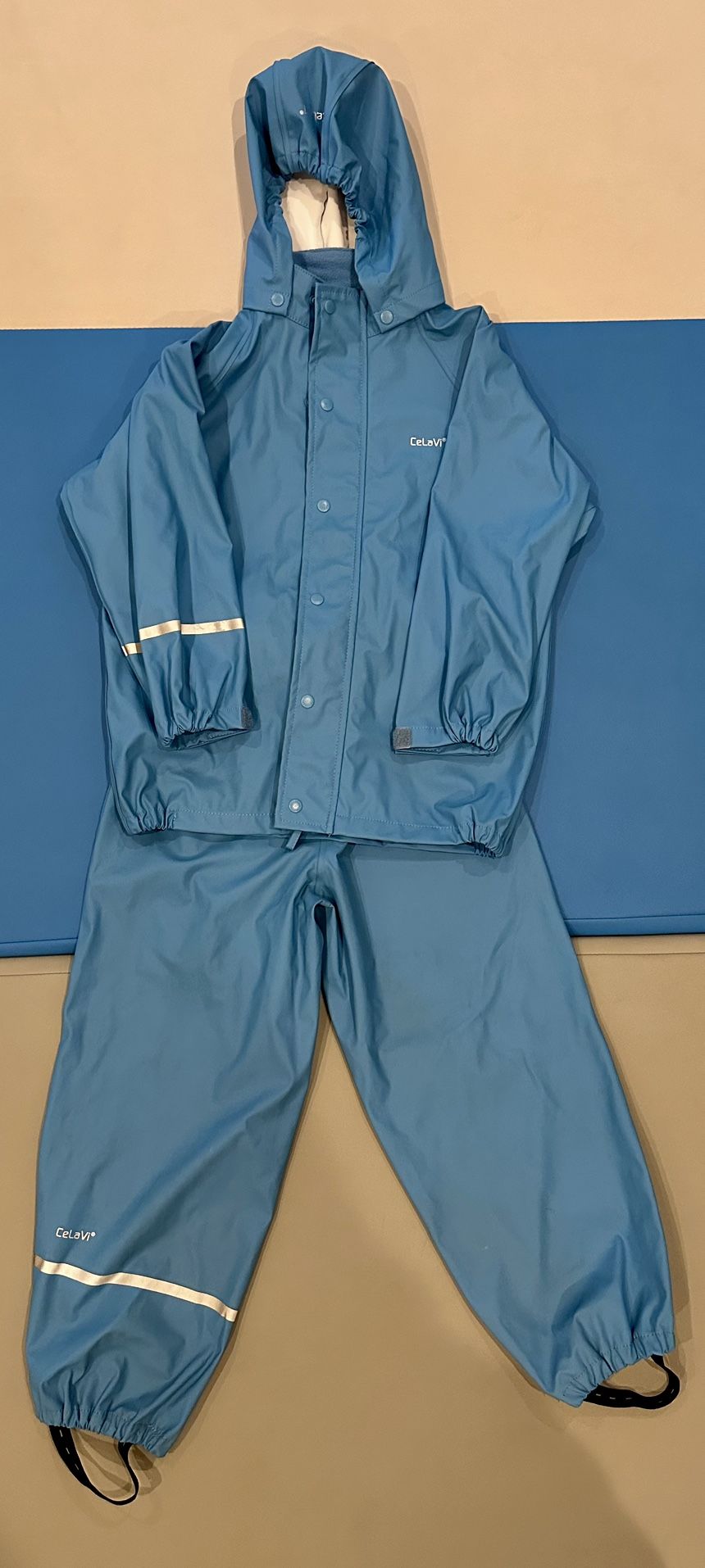 CeLaVi Kids Rain Suit- Size 6-7