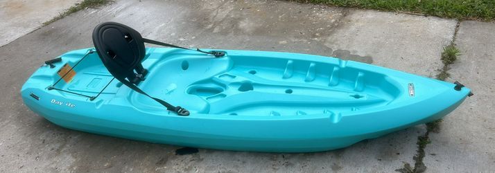 Lifetime Daylite 8 ft Kayak – Sit-On-Top Great Condition • Stable • Ready for Water (No Paddle) 