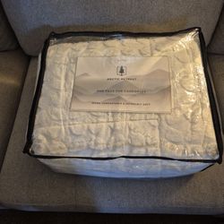 Queen Faux Fur Comforter
