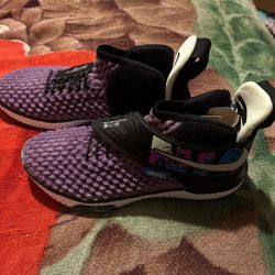 Brand New Size 7 In Men’s  UNVRS   NIKE 