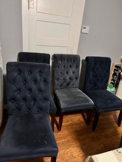 4 Dinning chairs READ DESCRIPTION