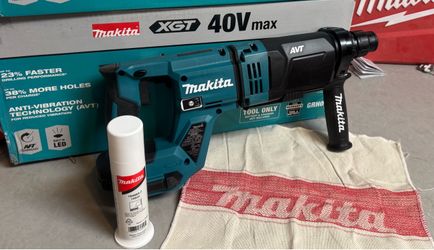 Makita XGT 40V Max Rotary Hammer – Tool Only