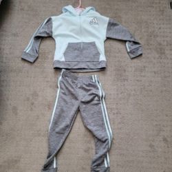 Kids Adidas 6T New