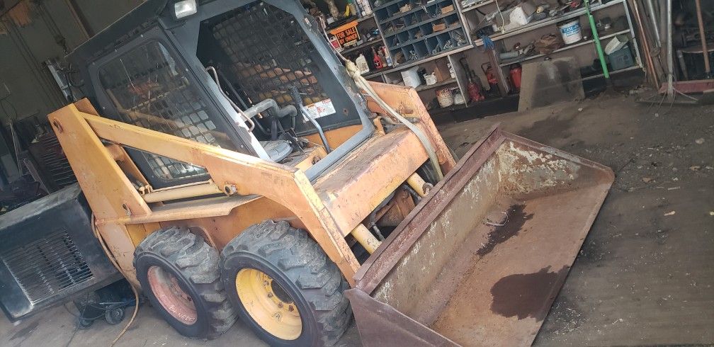 Daewoo DSL601 Skid steer Loader Yenmar 4 Cylinder Diesel. Bobcat Needs Work.