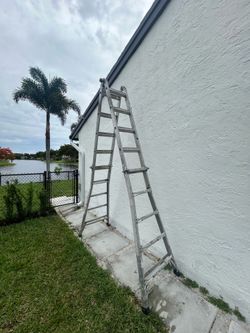 MULTI POSITION LADDER.  5 Ladders  in  one