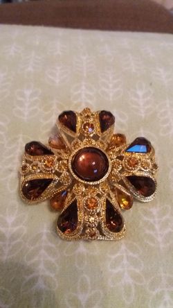 WOMENS BROOCH AND PENDANT