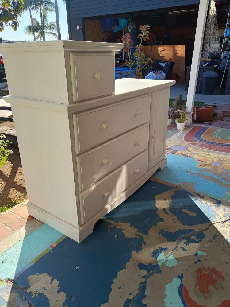 Baby Dresser/ Changing Table