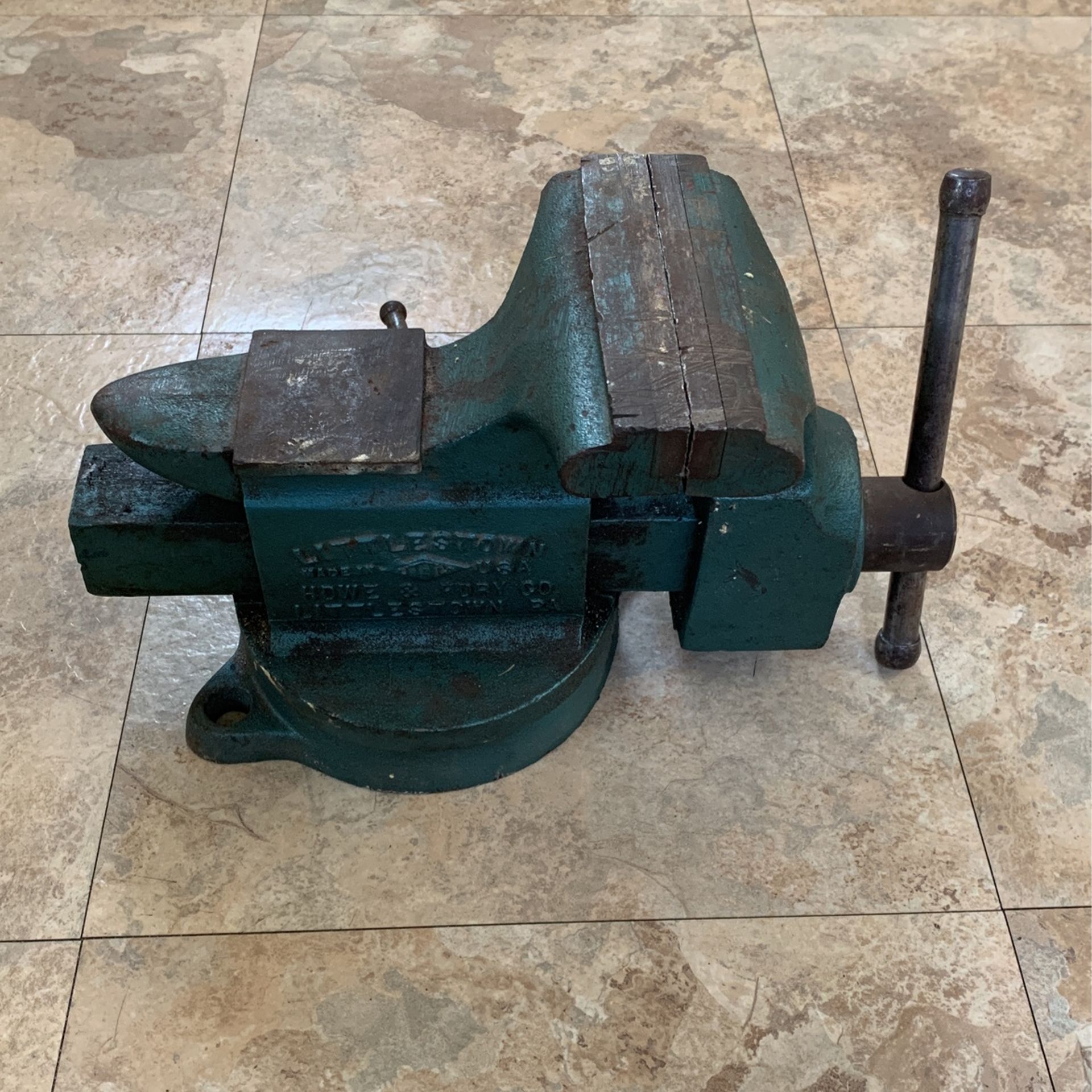 Vintage Littlestown 5” Swivel Base Bench Vise w/ Pipe Jaws #145