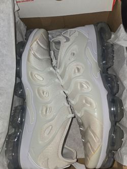 White Vapormax Plus Sz 13
