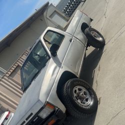 1989 Nissan Pick Up 5spd 4x4 