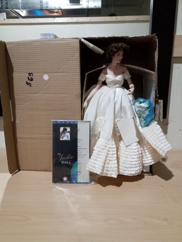 Jackie Kennedy Wedding Dress Porcelain Franklin Heirloom Doll 