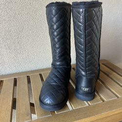 Women’s Sz 8 Quilted Leather Ugg Boots Black