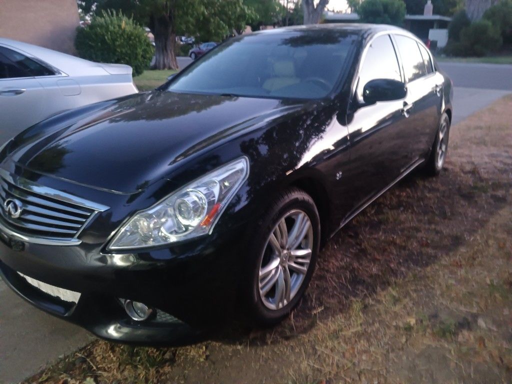 2015 Infiniti Q40