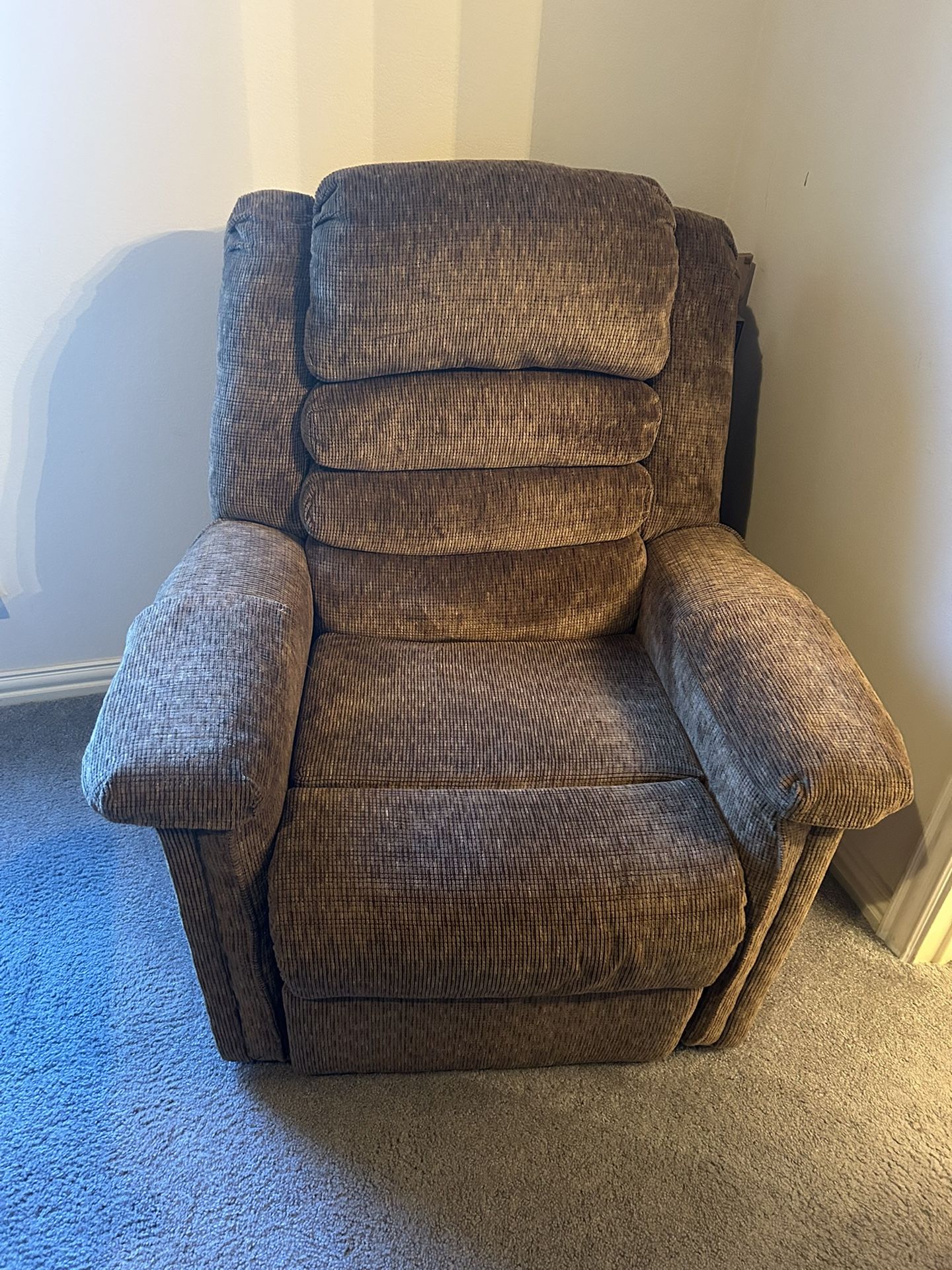 Lazy Boy Lift chair for Sale in Cross Roads, TX OfferUp