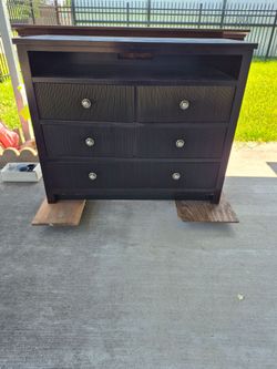 Tv stand / chest of drawers PENDING PICK UP still available
