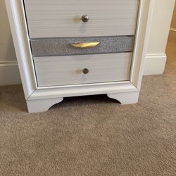 Bedside table / Nightstand 