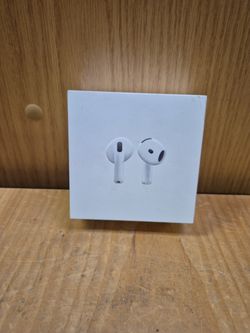 Apple Airpods 4 MXP63LL/A With Charging Case 