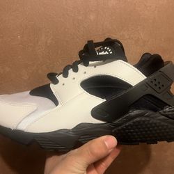 Nike Huarache Size 9.5 New 