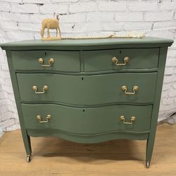 Antique tiger oak chest of drawers