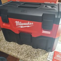 Milwaukee M18 Vacuum 2 Gallon 