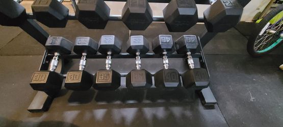 110 Iron Grip Dumbells for Sale in Miami, FL - OfferUp