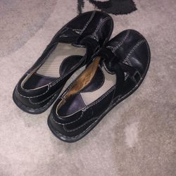 Born Women’s Shoe Size 8.5