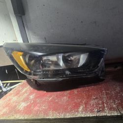 2017 2019 Ford Escape Right Halogen  Oem Headlight 